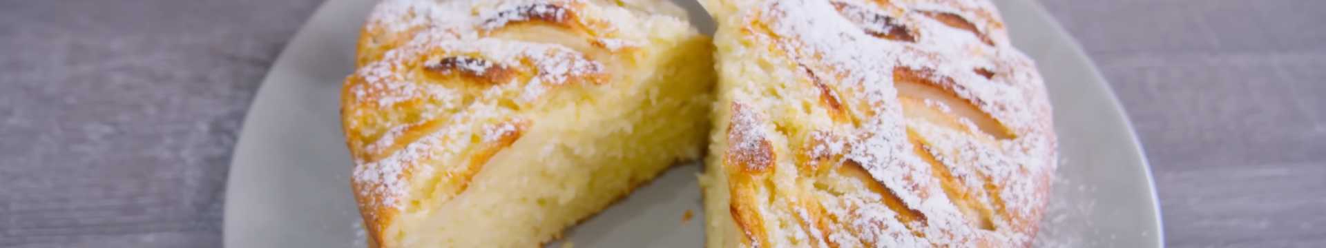 Charlotte avec des pommes et des bananes