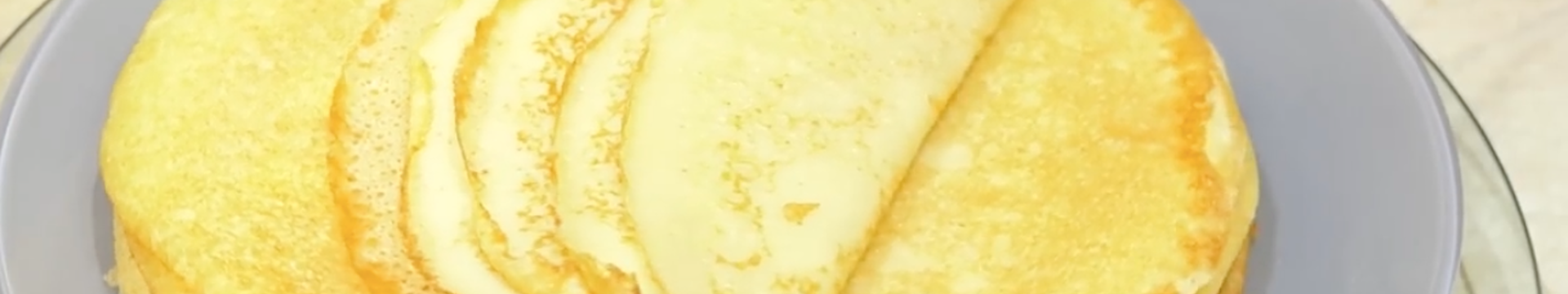 Crêpes au lait et à l'eau bouillante sans soda