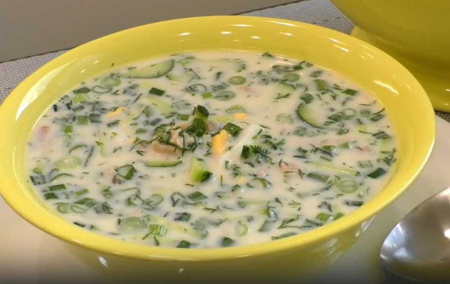 Recette : Okroshka sans pommes de terre, à base de kéfir