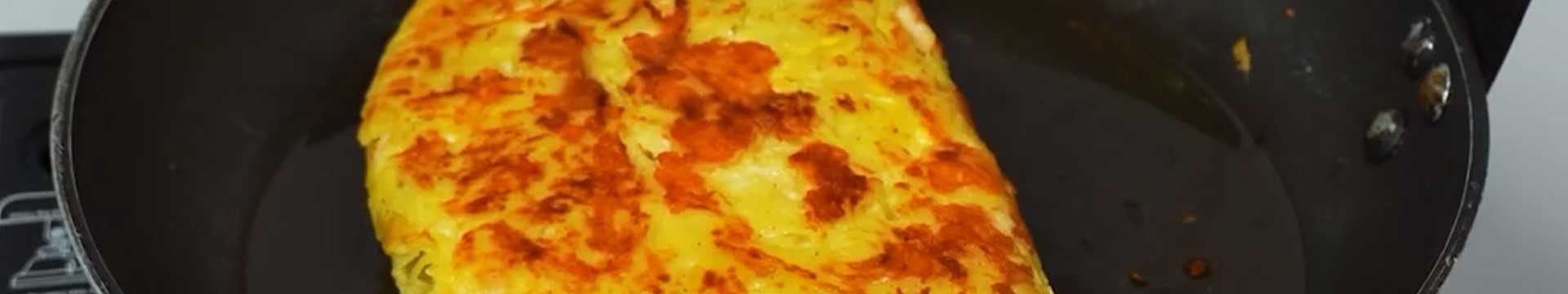 Casserole de pommes de terre au poulet dans une poêle