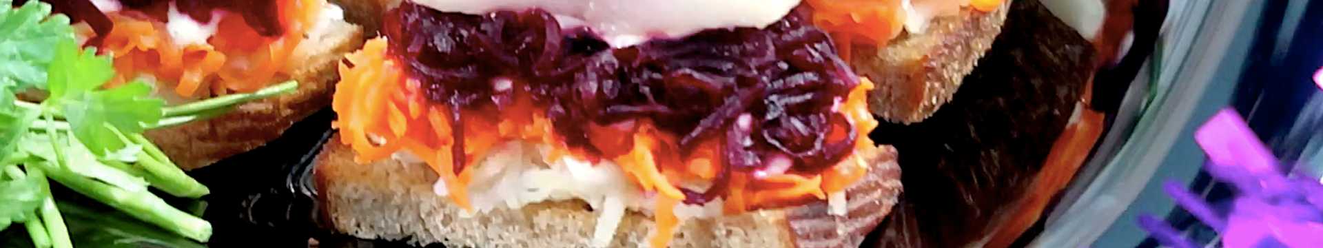 Des sandwichs au hareng sous un manteau de fourrure