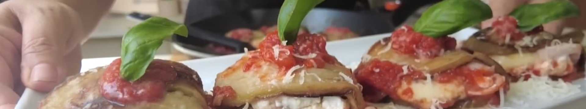 Aubergines farcies dans une poêle