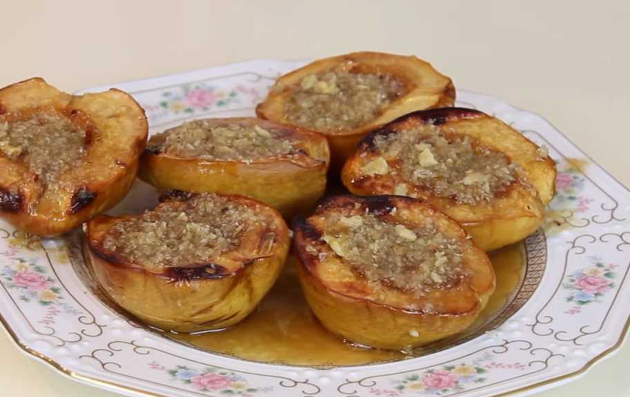 Recette : Coings cuits au four avec du miel et des noix