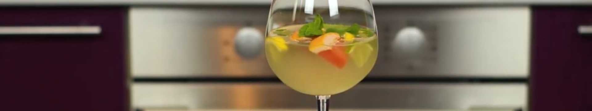 Limonade maison à base de citrons, d'oranges et de menthe