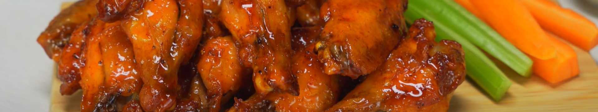 Ailes de poulet à la sauce au miel épicée