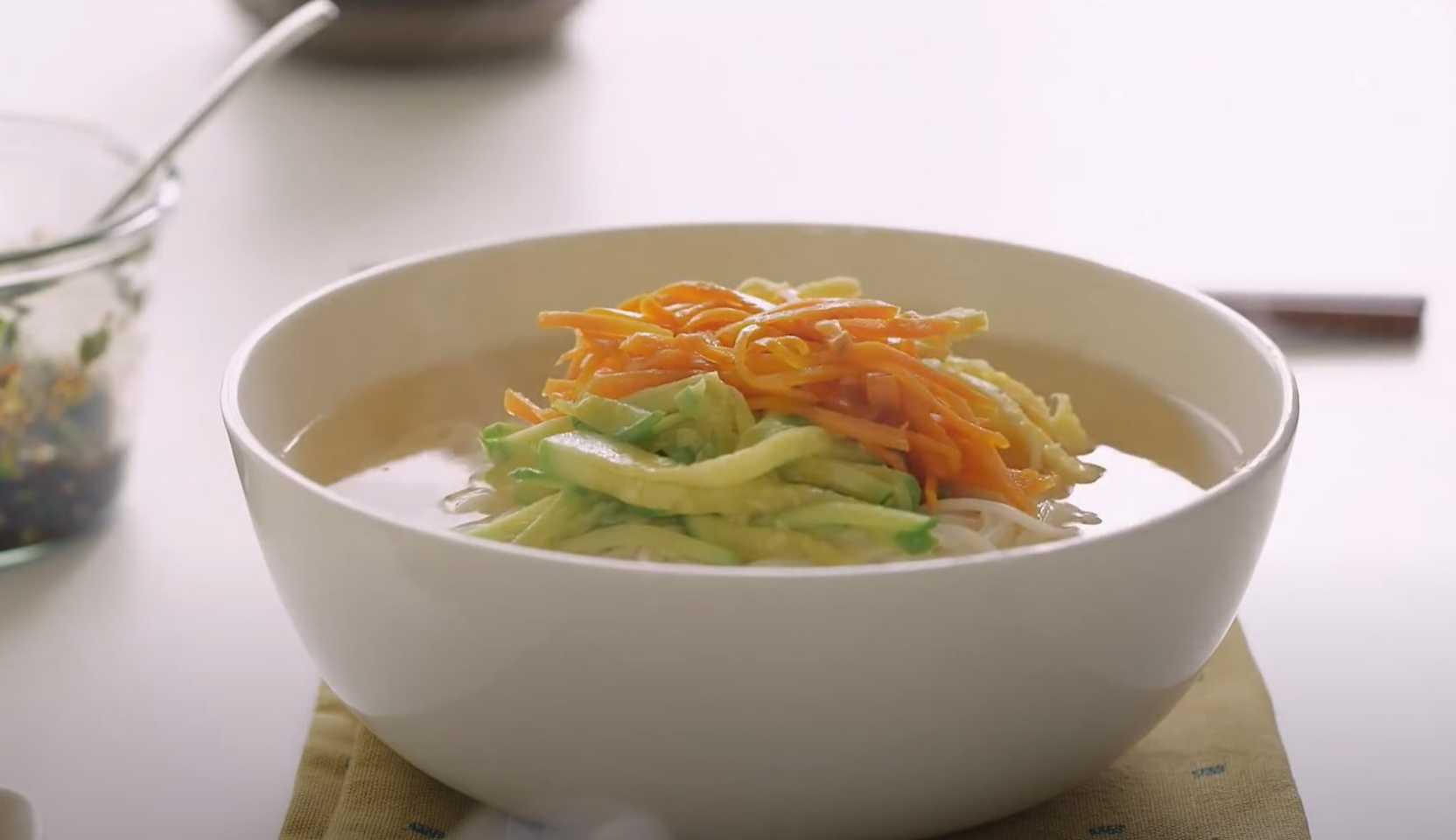Image du plat : Soupe de nouilles Janchi Guksu