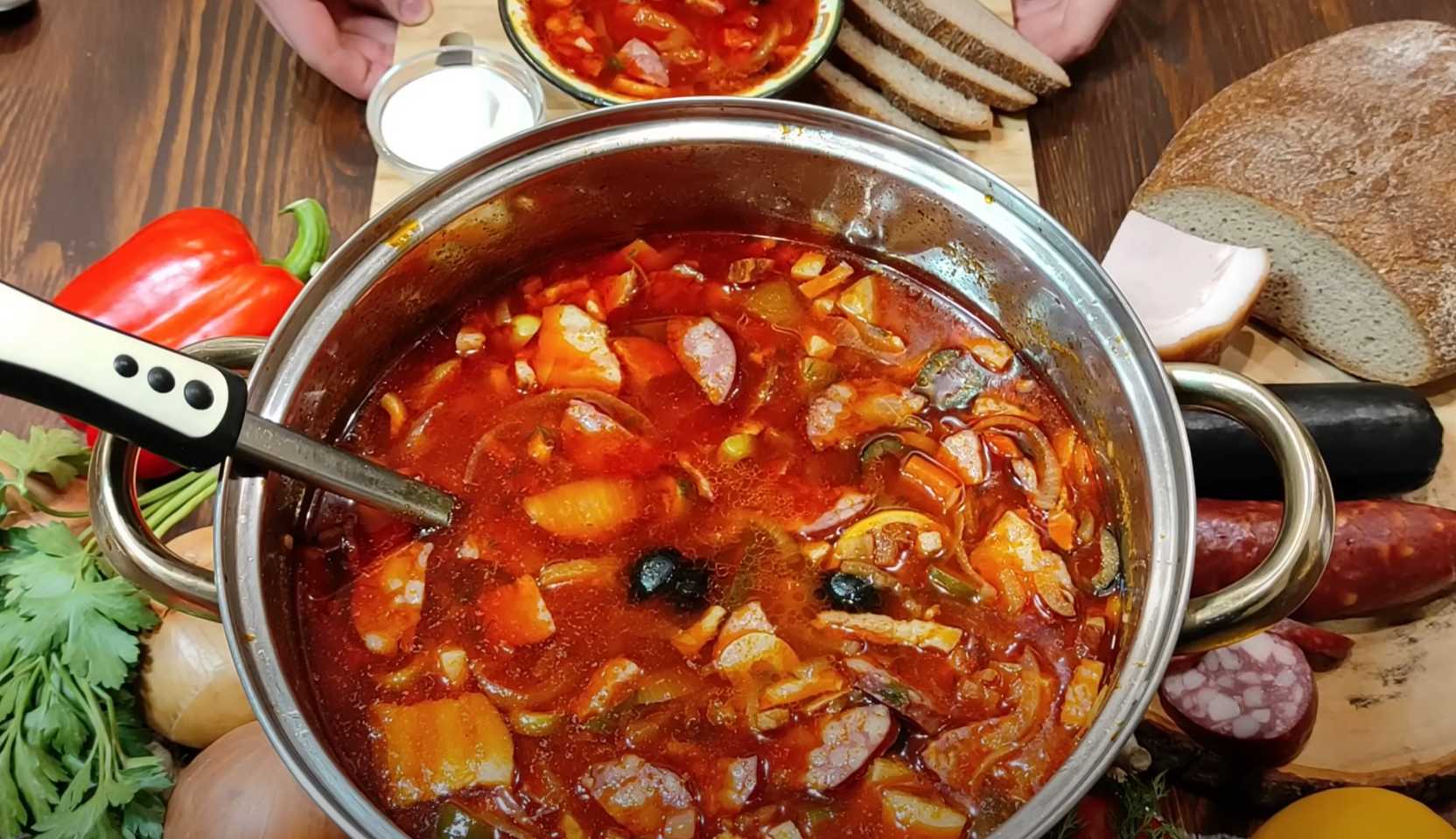 Image du plat : Solyanka avec saucisse et cornichons