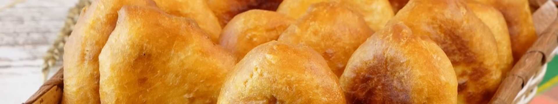 Tourtes aux pommes de terre frites avec du kéfir