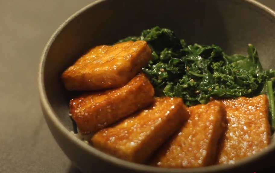 Recette : Donburi au tofu frit