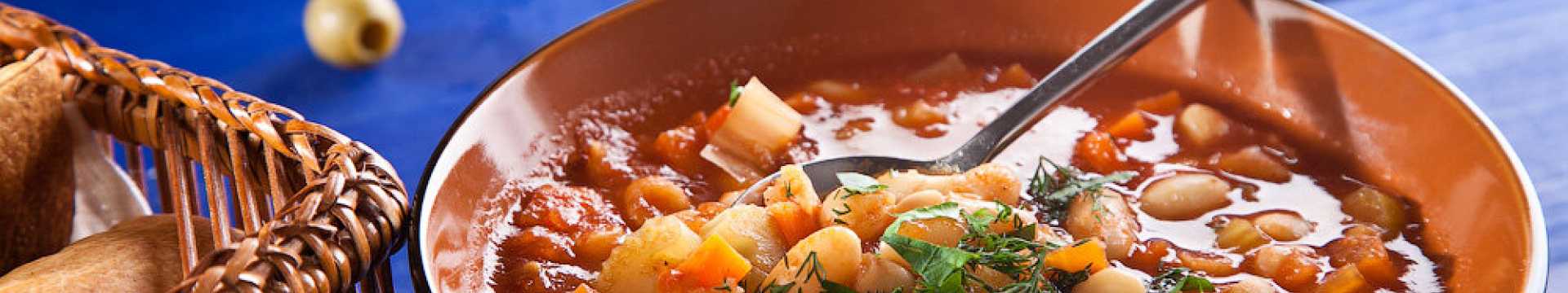 Ragoût végétalien de haricots blancs et de pommes de terre