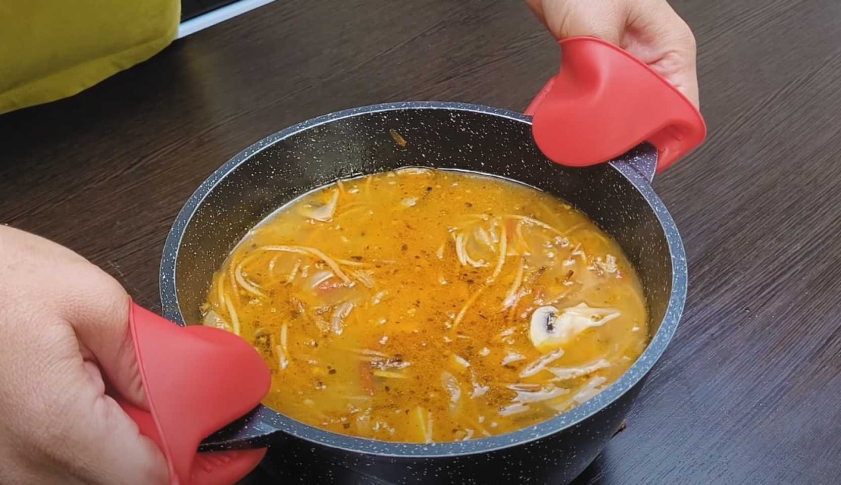 Image du plat : Soupe arménienne aux vermicelles et aux œufs