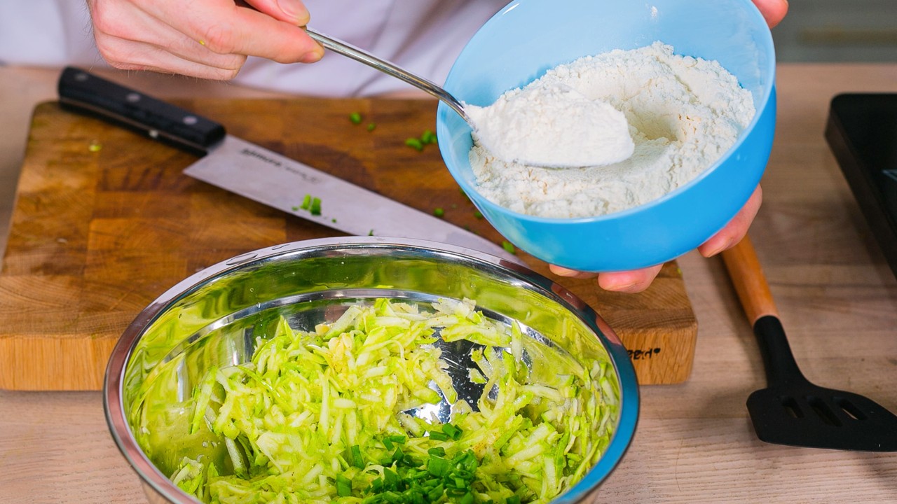 Ingrédients pour les crêpes aux courgettes
