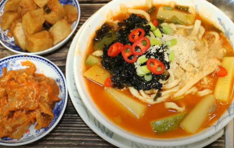 Recette : Soupe de nouilles épicée Jang kal guksu