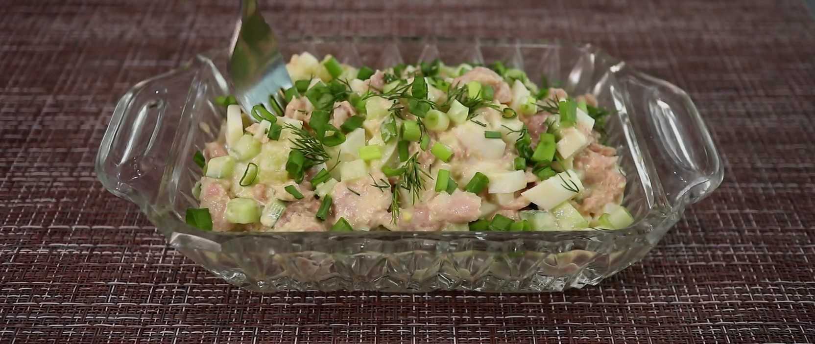 Image du plat : Salade classique au thon en conserve et aux œufs
