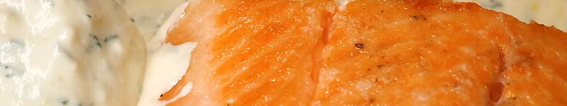 Saumon en sauce crémeuse à la poêle