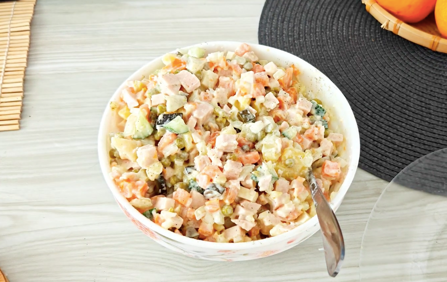 Recette : Salade Olivier végétarienne sans saucisse