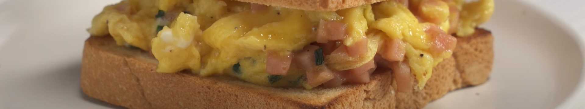 sandwich au jambon et aux œufs