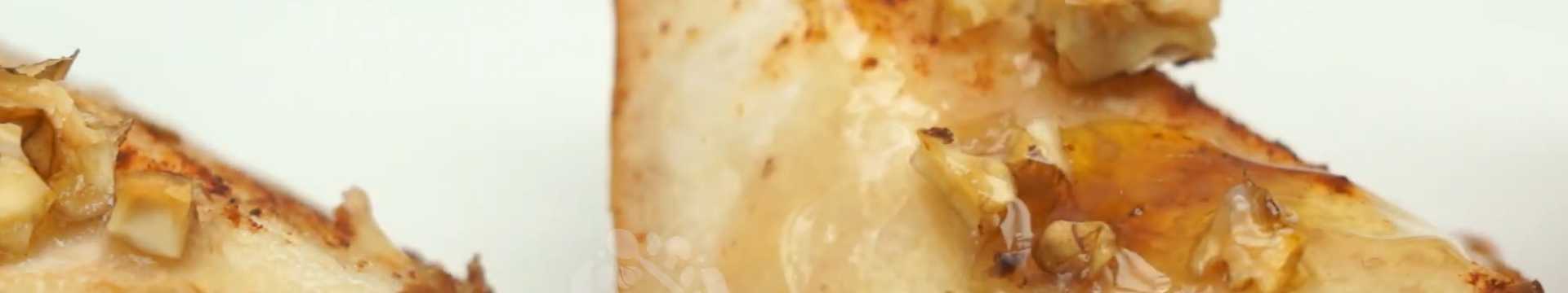 Poires cuites au four avec du miel et de la cannelle