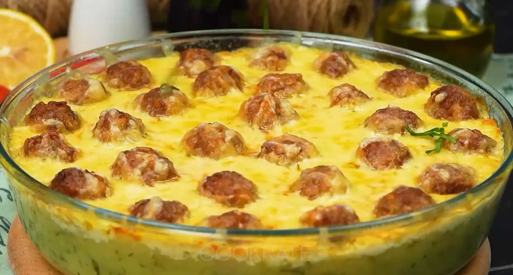 Image du plat : Boulettes de viande sur un lit de pommes de terre