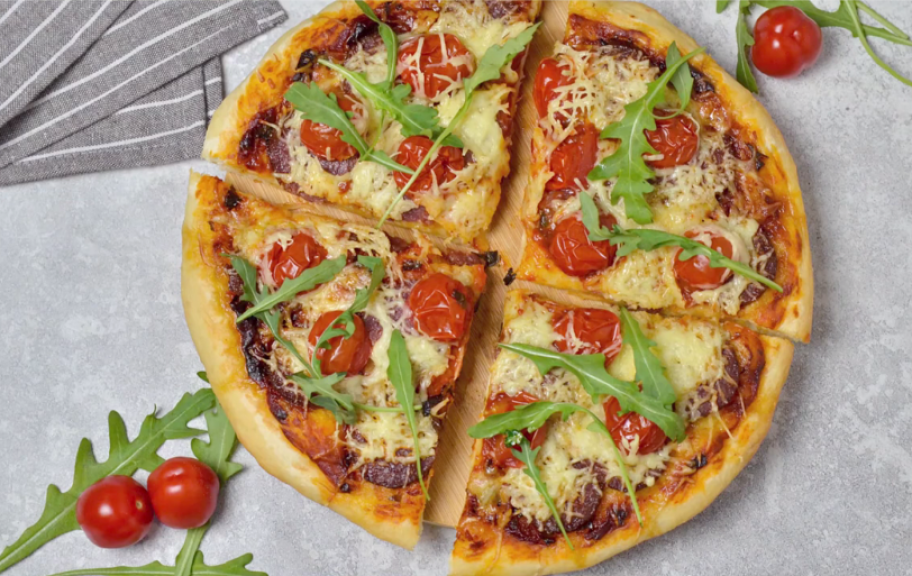 Nouvelle recette : Pizza aux saucisses cuite au four