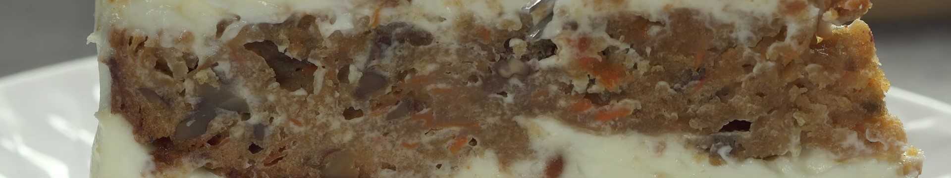 Gâteau aux carottes, noix et raisins secs