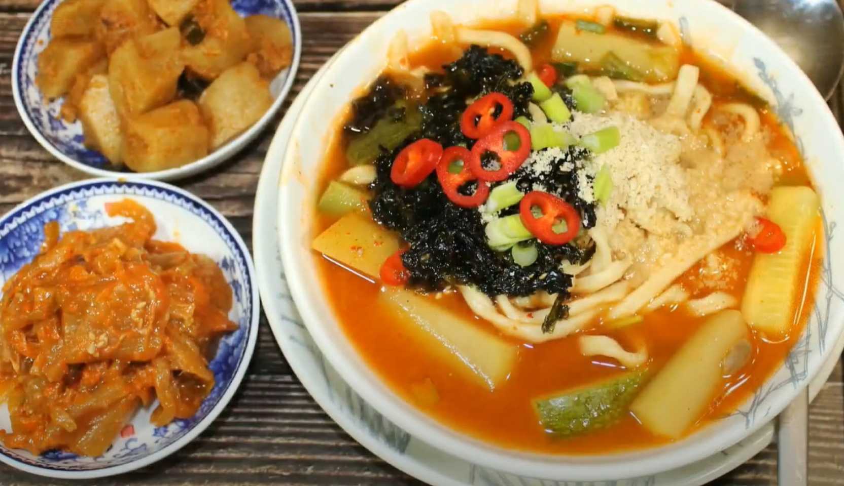 Image du plat : Soupe de nouilles épicée Jan kal guksu