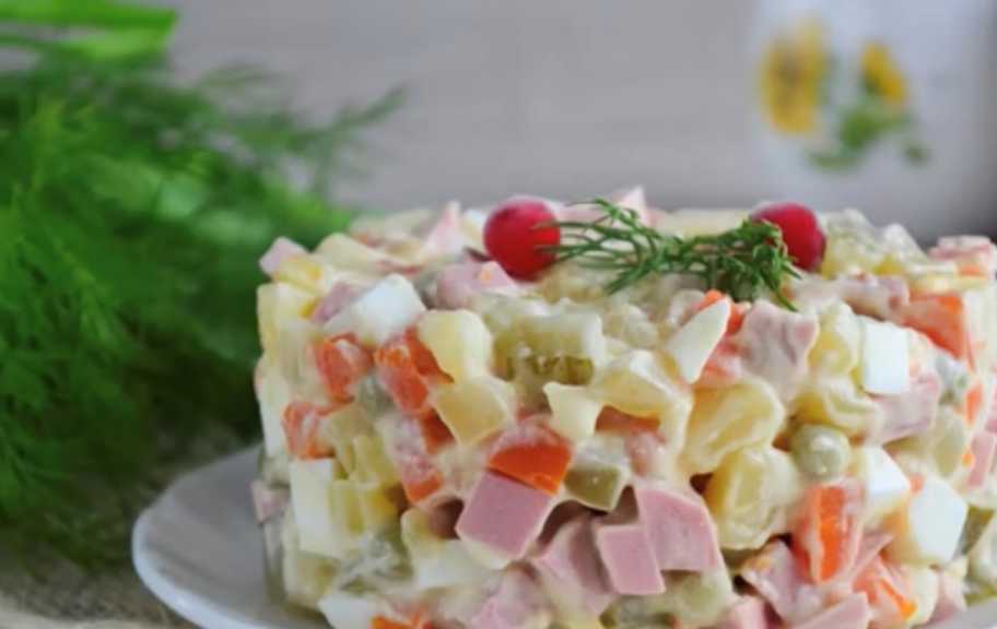 Recette : Salade Olivier aux cornichons