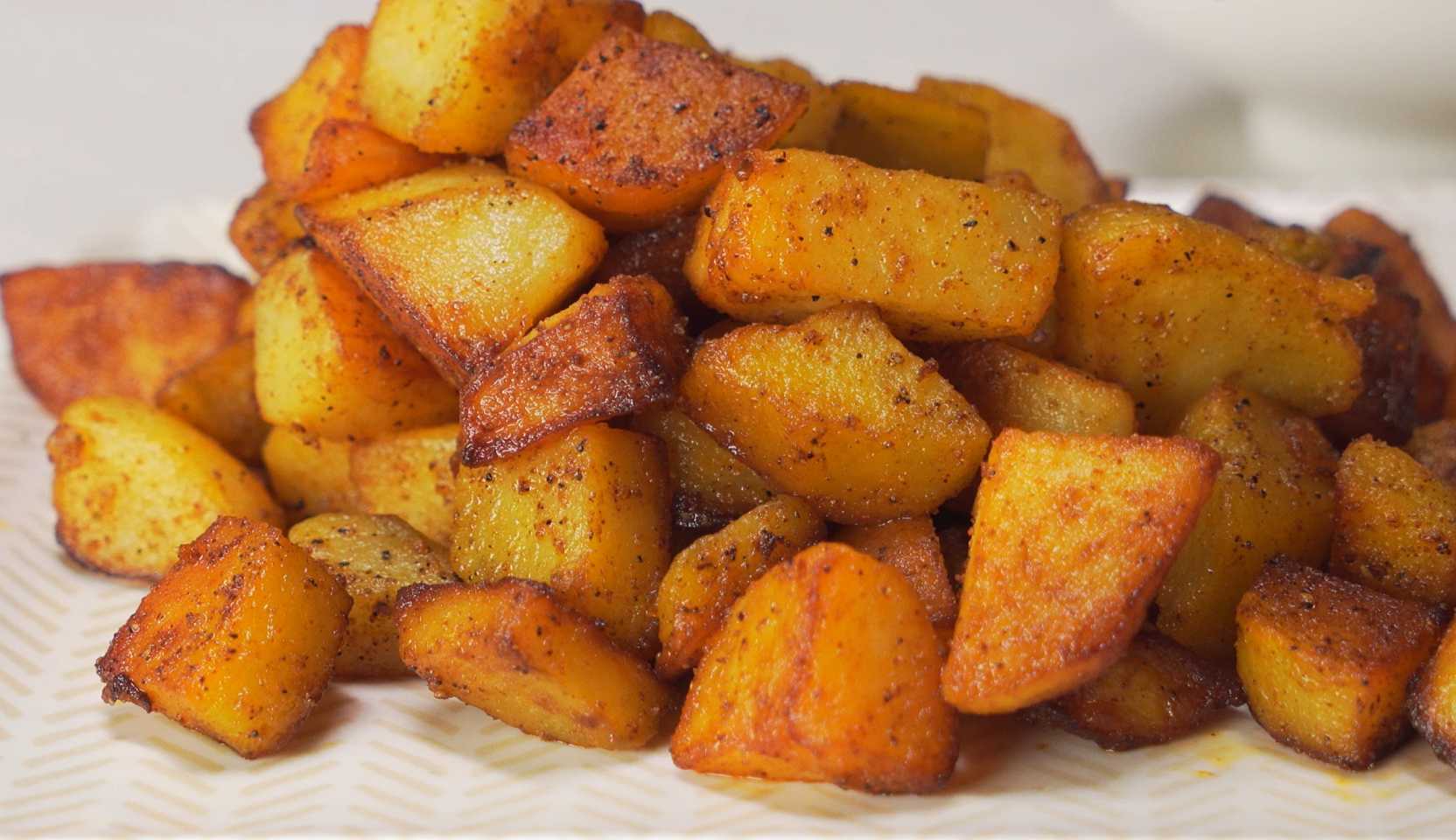 Image du plat : Pommes de terre frites dorées dans une poêle