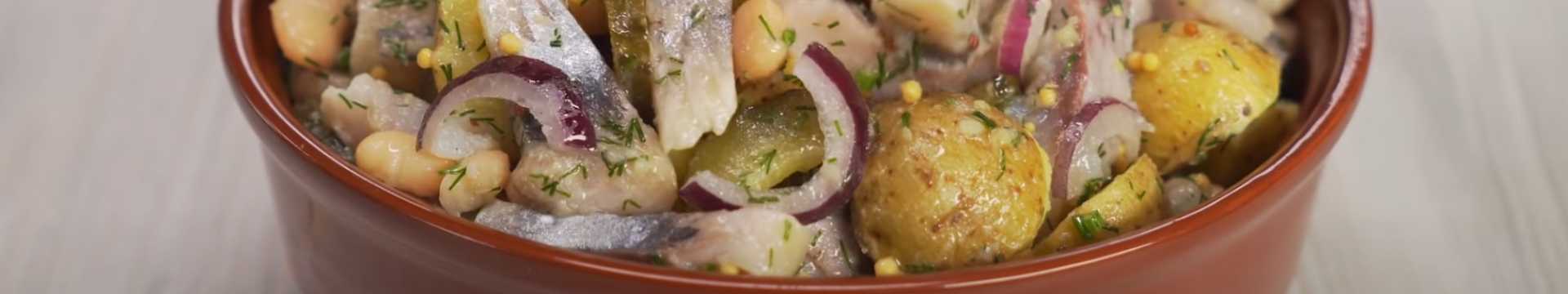 Salade de pommes de terre au hareng et aux cornichons