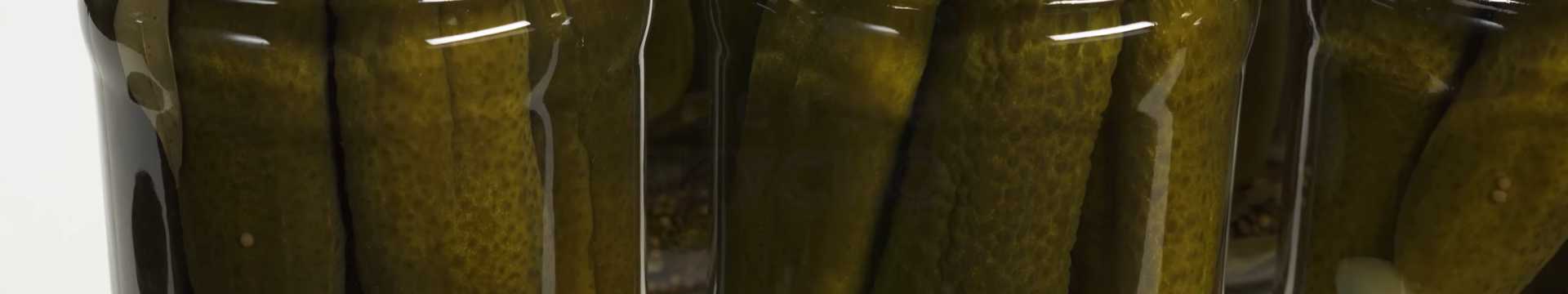 Concombres marinés dans une marinade légère