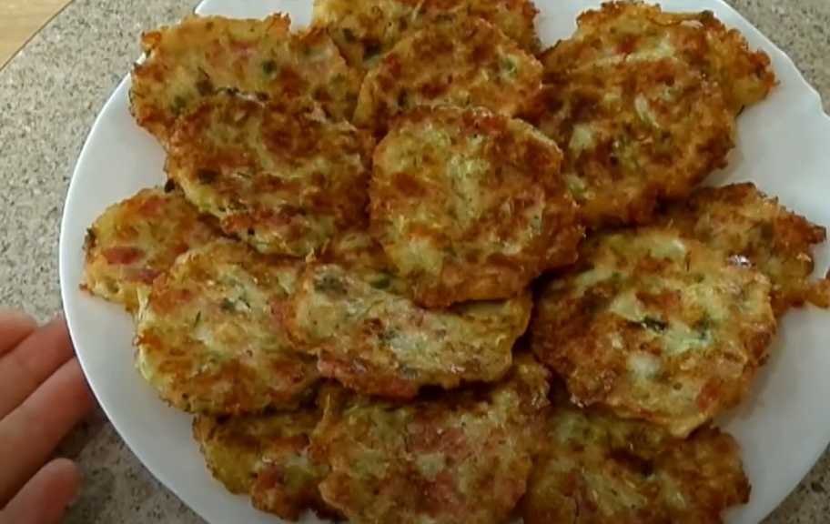 Recette : Beignets de courgettes à la saucisse et au fromage