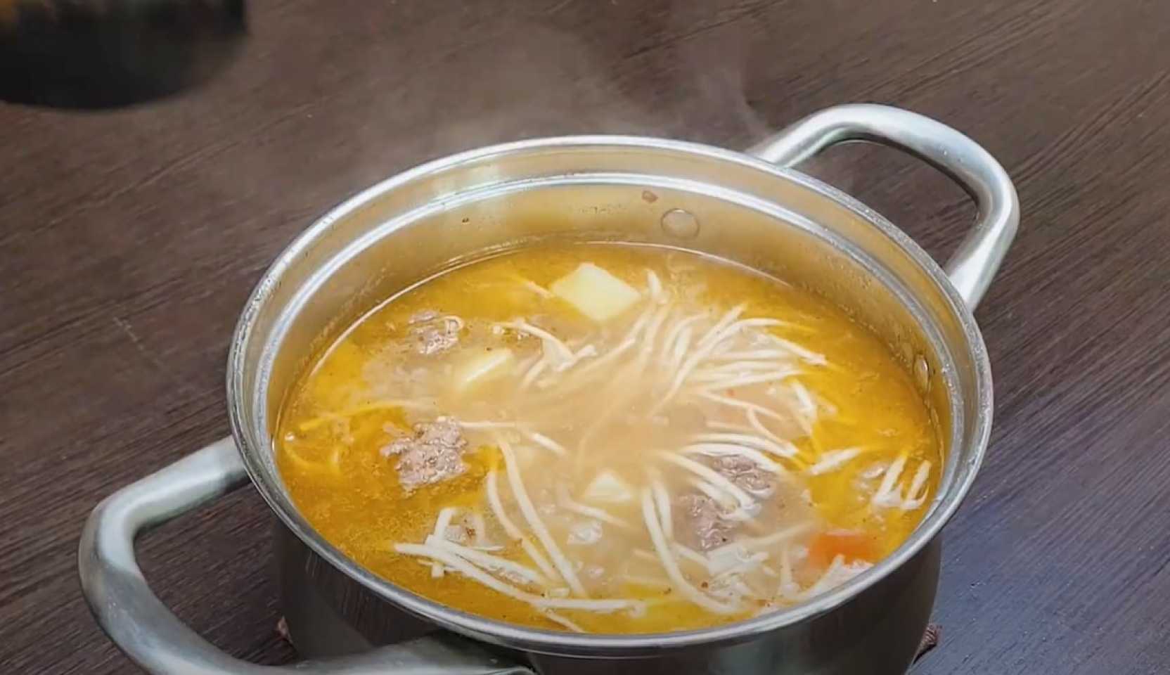 Image du plat : Soupe simple aux boulettes de viande