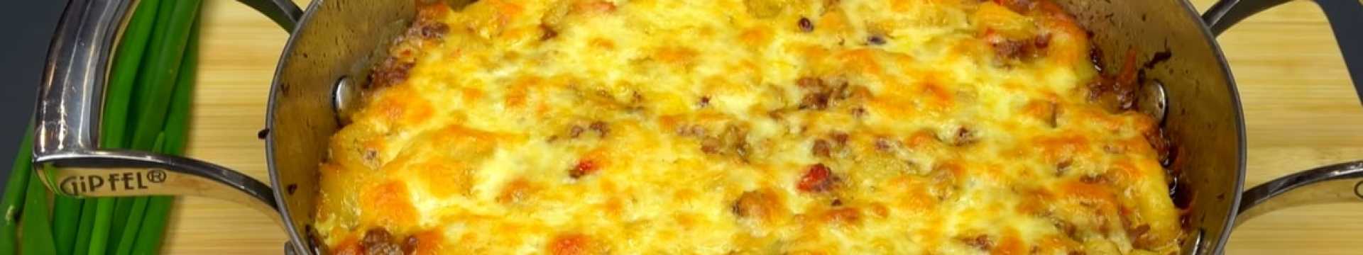 Gratin de pommes de terre à la viande et au fromage au four