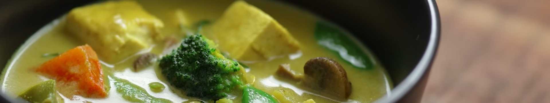 Curry de légumes et de champignons au lait de coco