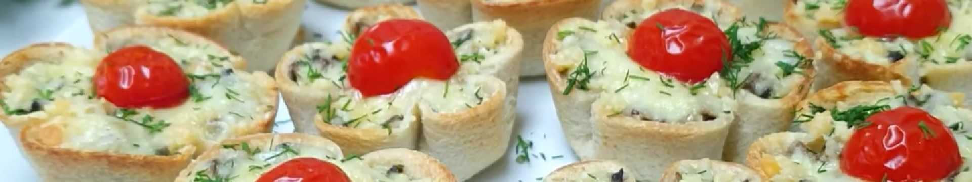 Paniers de champignons et de fromage