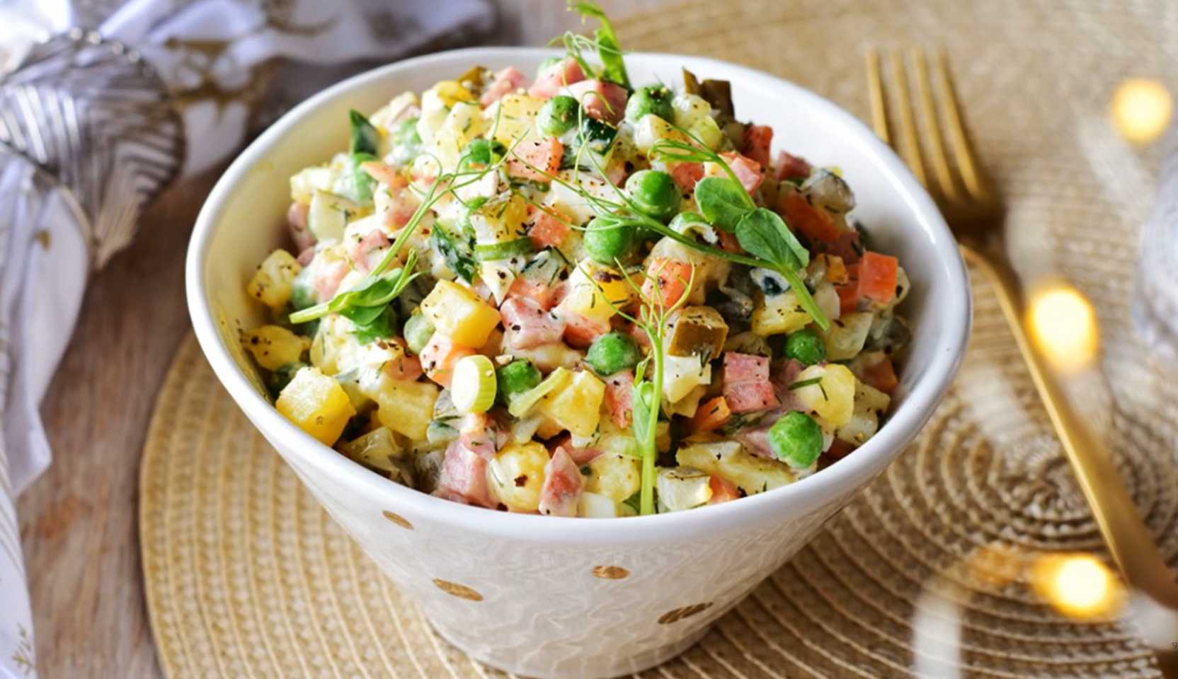 Image du plat : Salade Olivier avec saucisse fumée