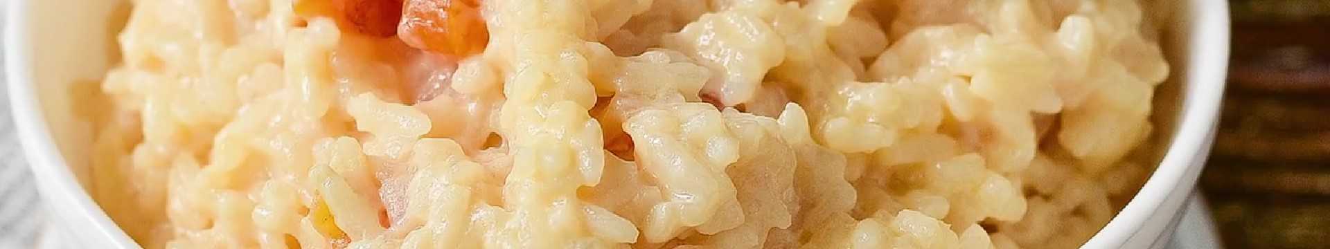 Bouillie de riz au lait cuit et aux abricots secs